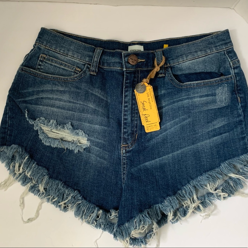 Sneak Peek high rise destroyed hem shorts size l new with tags
